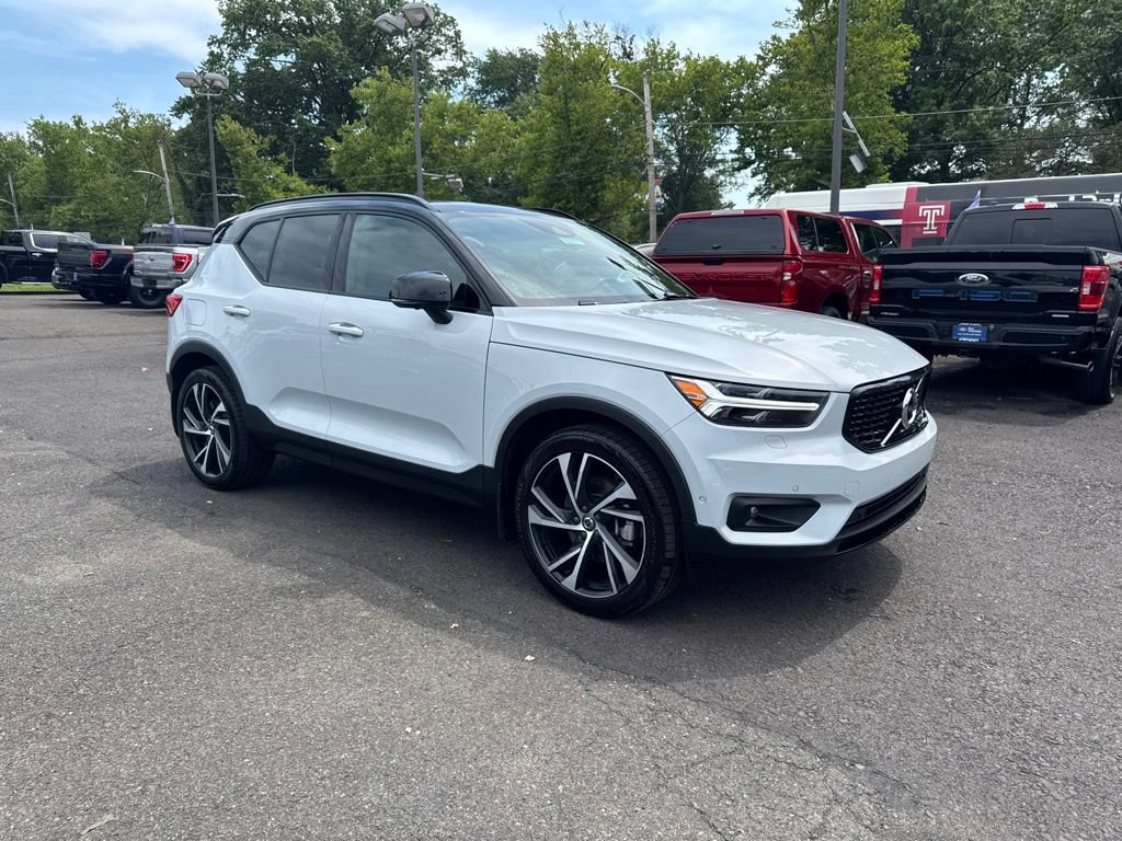 Used 2020 Volvo XC40 T5 R-Design w/ Protection Package AWD/4WD image 3