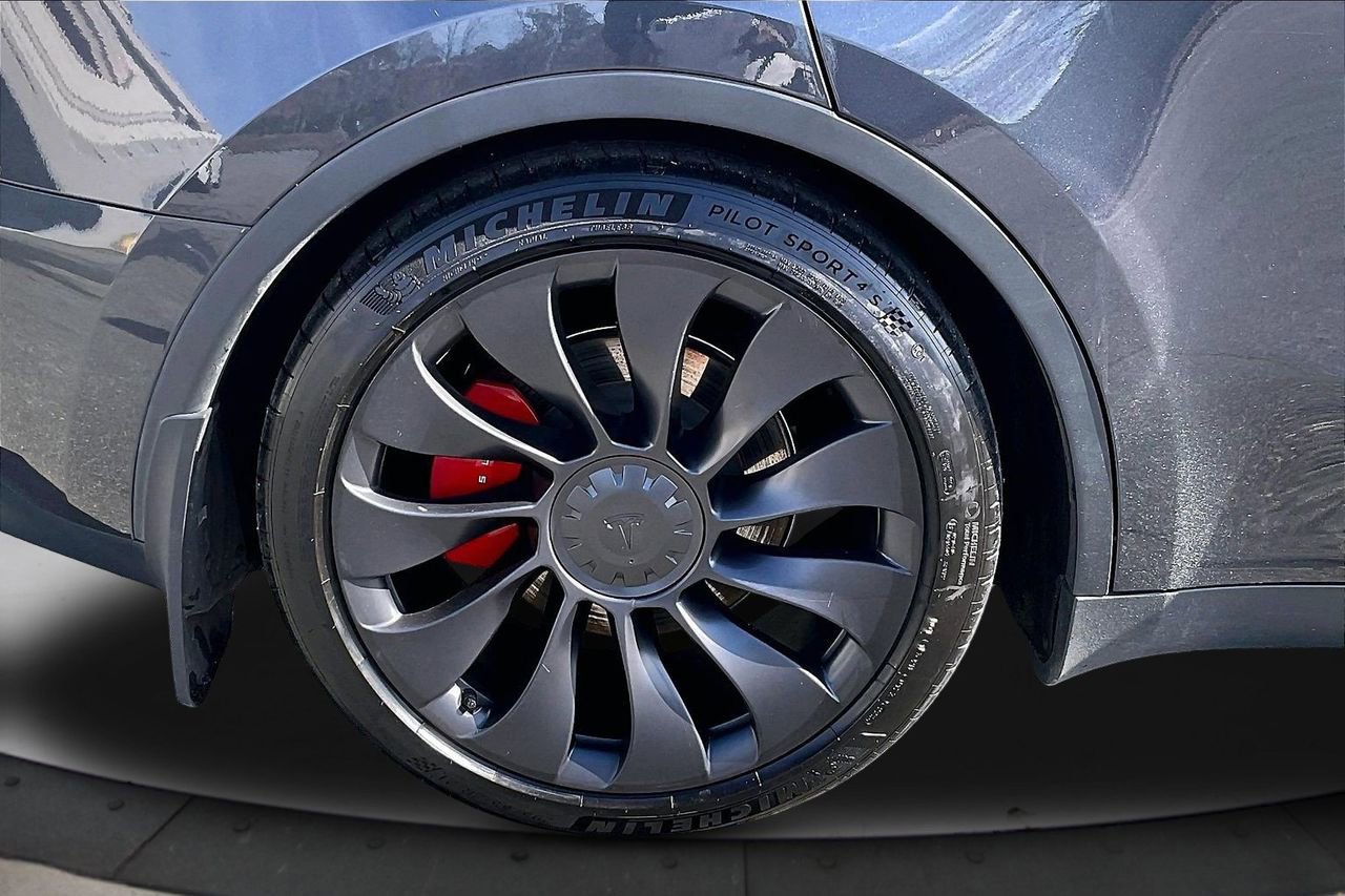 Used 2024 Tesla Model Y Performance image 38