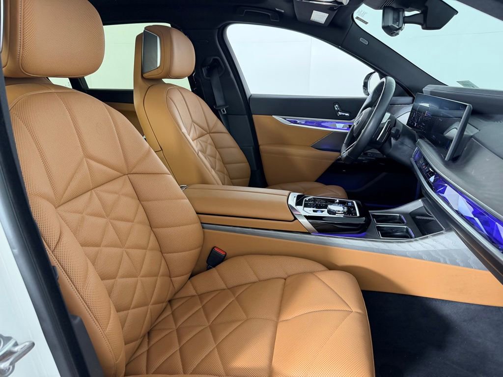 Used 2023 BMW 740i image 34