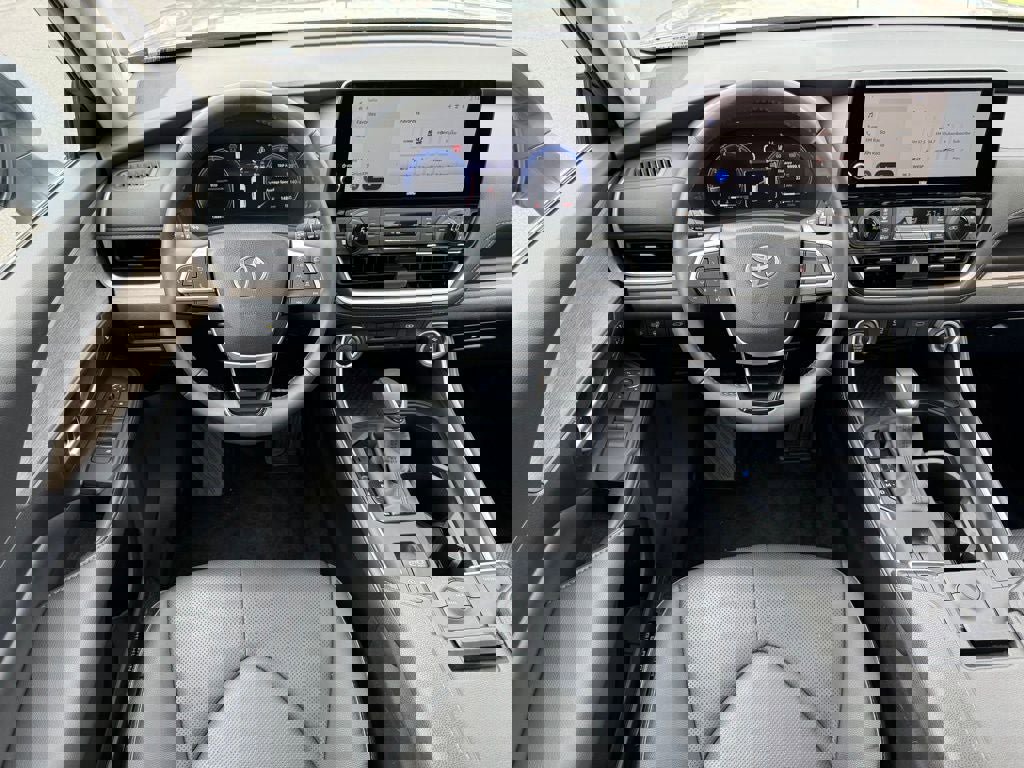 Used 2025 Toyota Grand Highlander Limited image 13