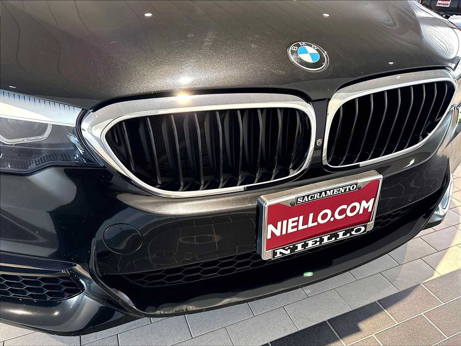 Used 2019 BMW 530e w/ M Sport Package RWD image 32