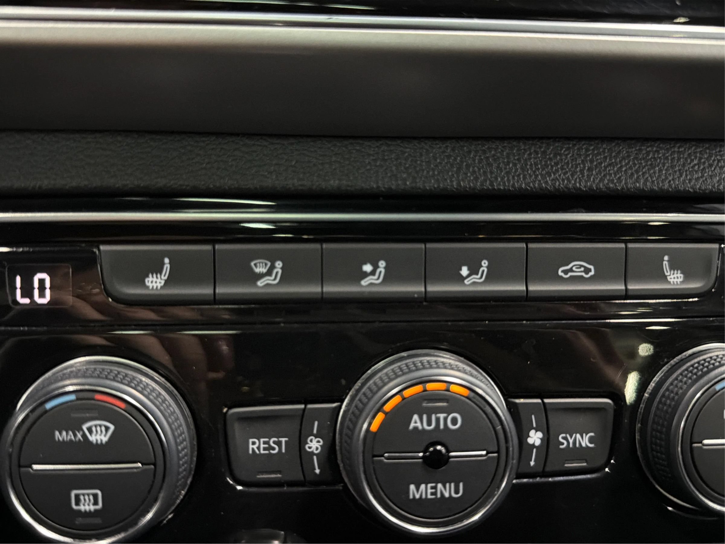 Used 2018 Volkswagen Atlas SEL AWD/4WD image 22