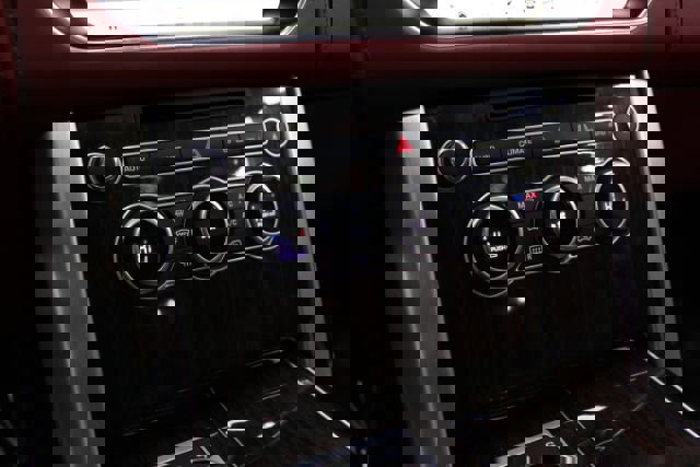 Used 2017 Land Rover Range Rover Long Wheelbase Autobiography image 23