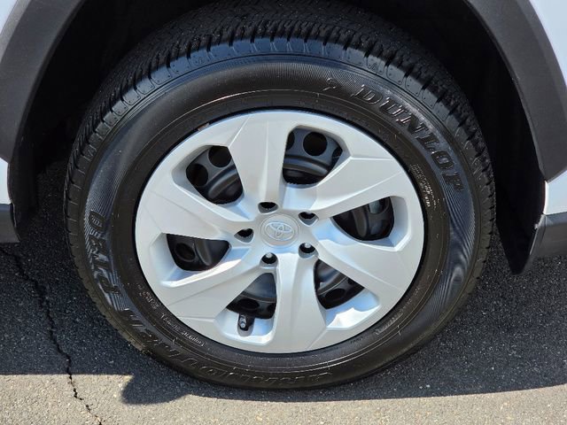 Used 2024 Toyota RAV4 LE image 9