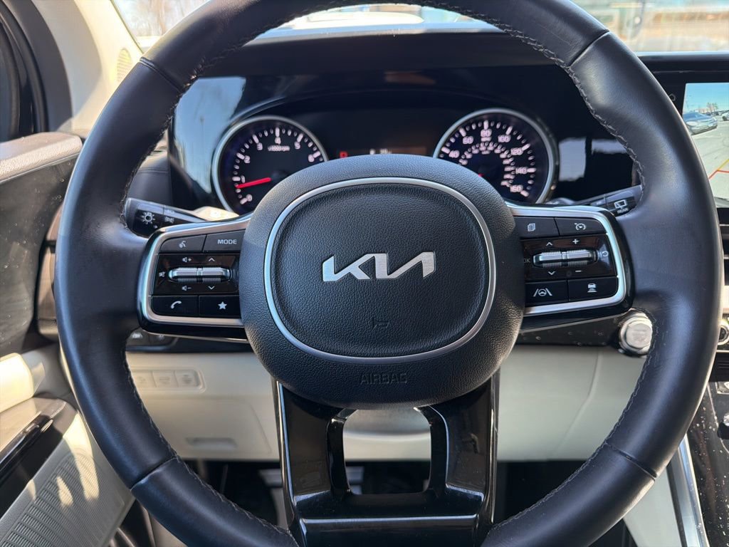 Certified 2024 Kia Carnival EX image 33