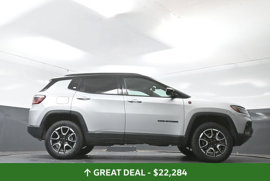 Used 2025 Jeep Compass Trailhawk AWD/4WD image 53