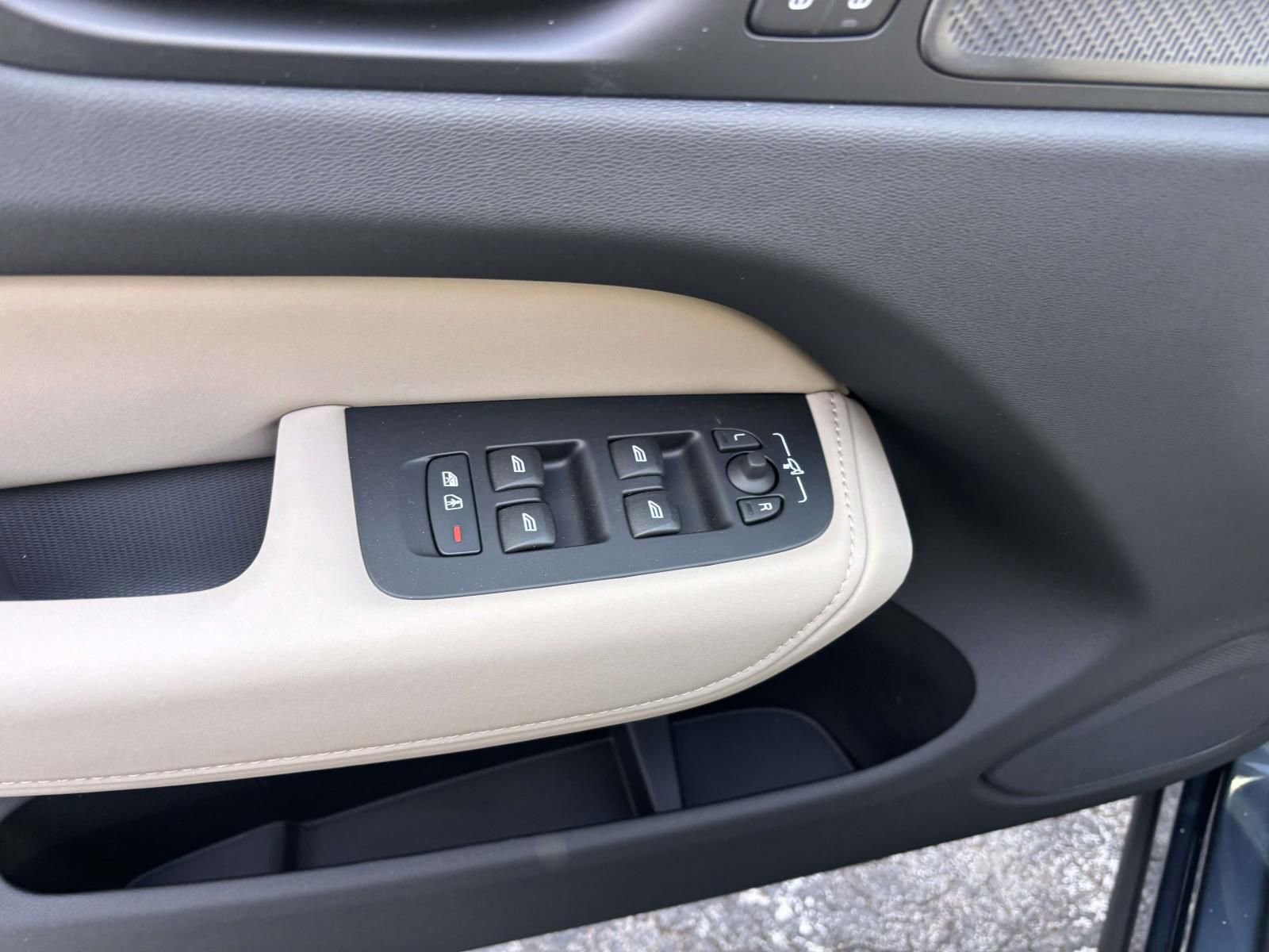 New 2026 Volvo XC60 B5 Plus w/ Protection Package Premier image 11