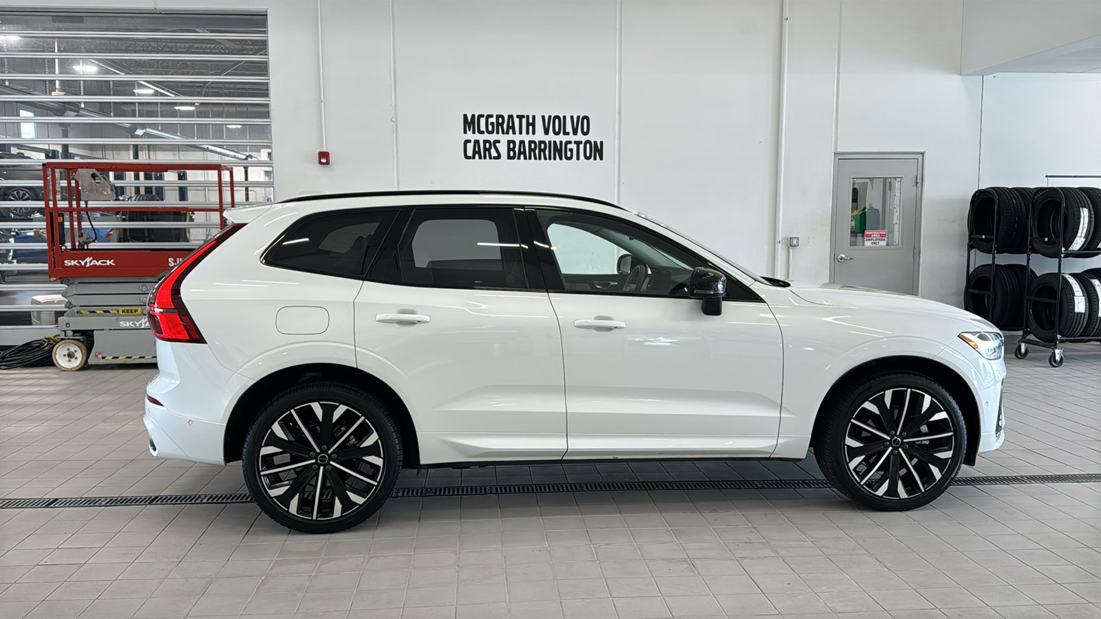 Used 2026 Volvo XC60 B5 Ultra AWD/4WD image 4