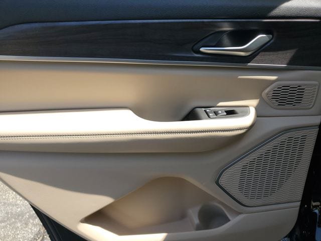Certified 2021 Jeep Grand Cherokee L Limited w/ Luxury Tech Group II AWD/4WD image 18
