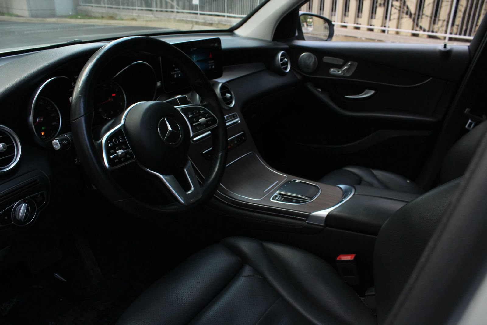 Used 2020 Mercedes-Benz GLC 300 4MATIC w/ Multimedia Package image 13