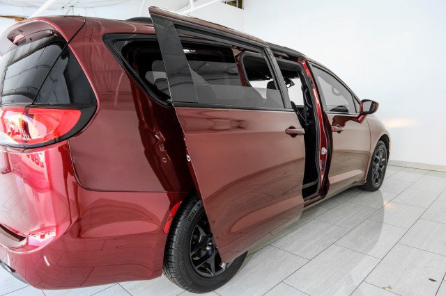 Used 2019 Chrysler Pacifica Touring-L w/ S Appearance Package FWD image 44