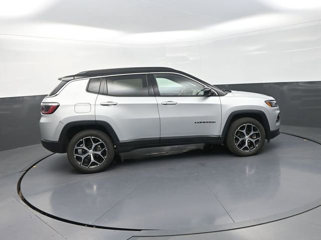 Used 2024 Jeep Compass Limited AWD/4WD image 9