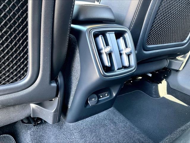 Used 2021 Volvo XC40 T5 Momentum w/ Premium Package image 28