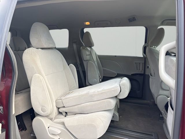 Used 2017 Toyota Sienna LE FWD image 15