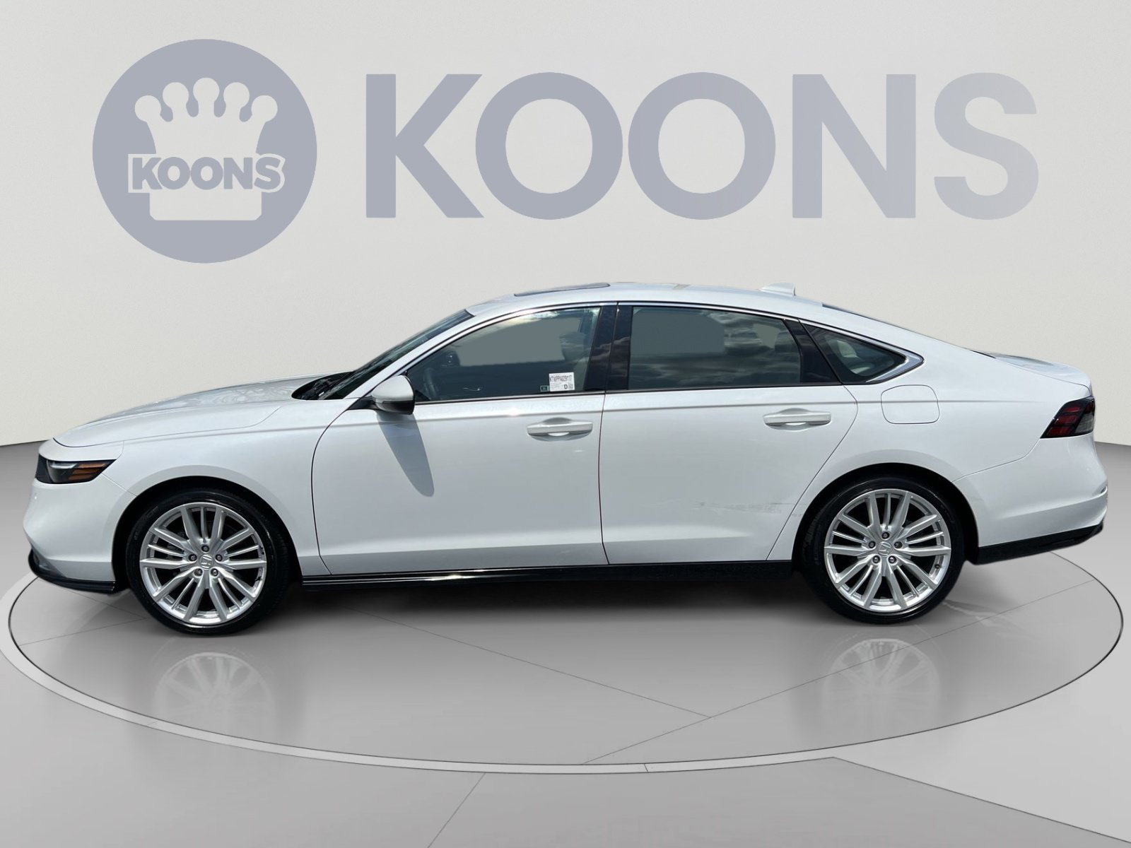 Used 2023 Honda Accord Touring image 2
