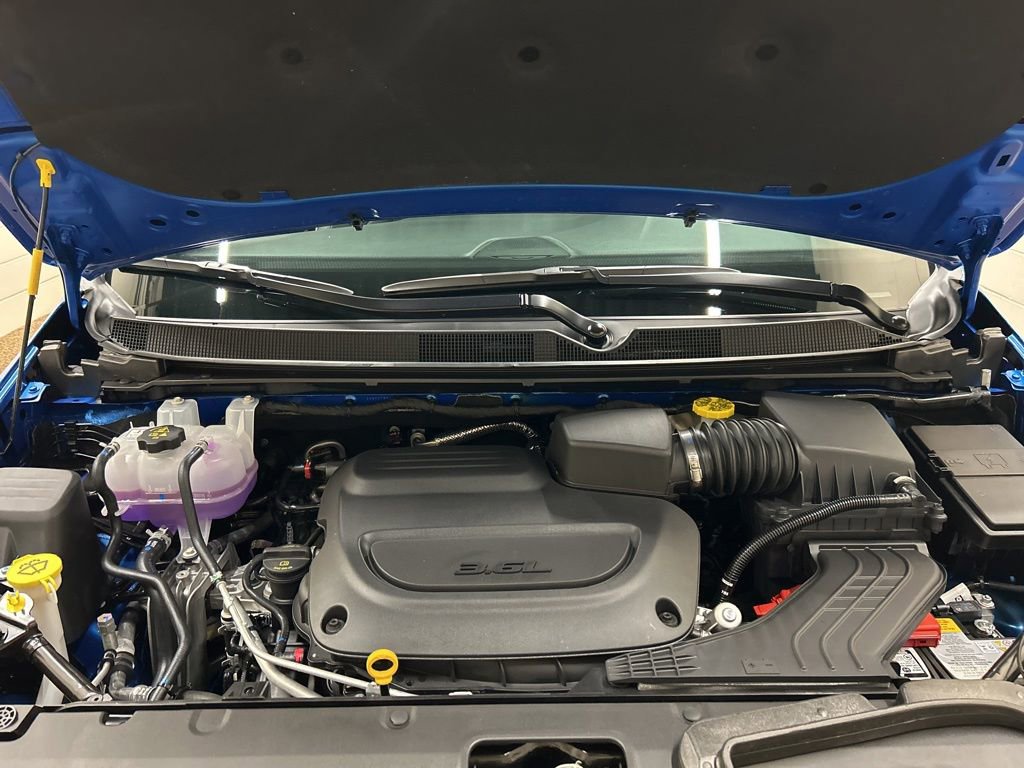 New 2027 Chrysler Pacifica Limited FWD image 14