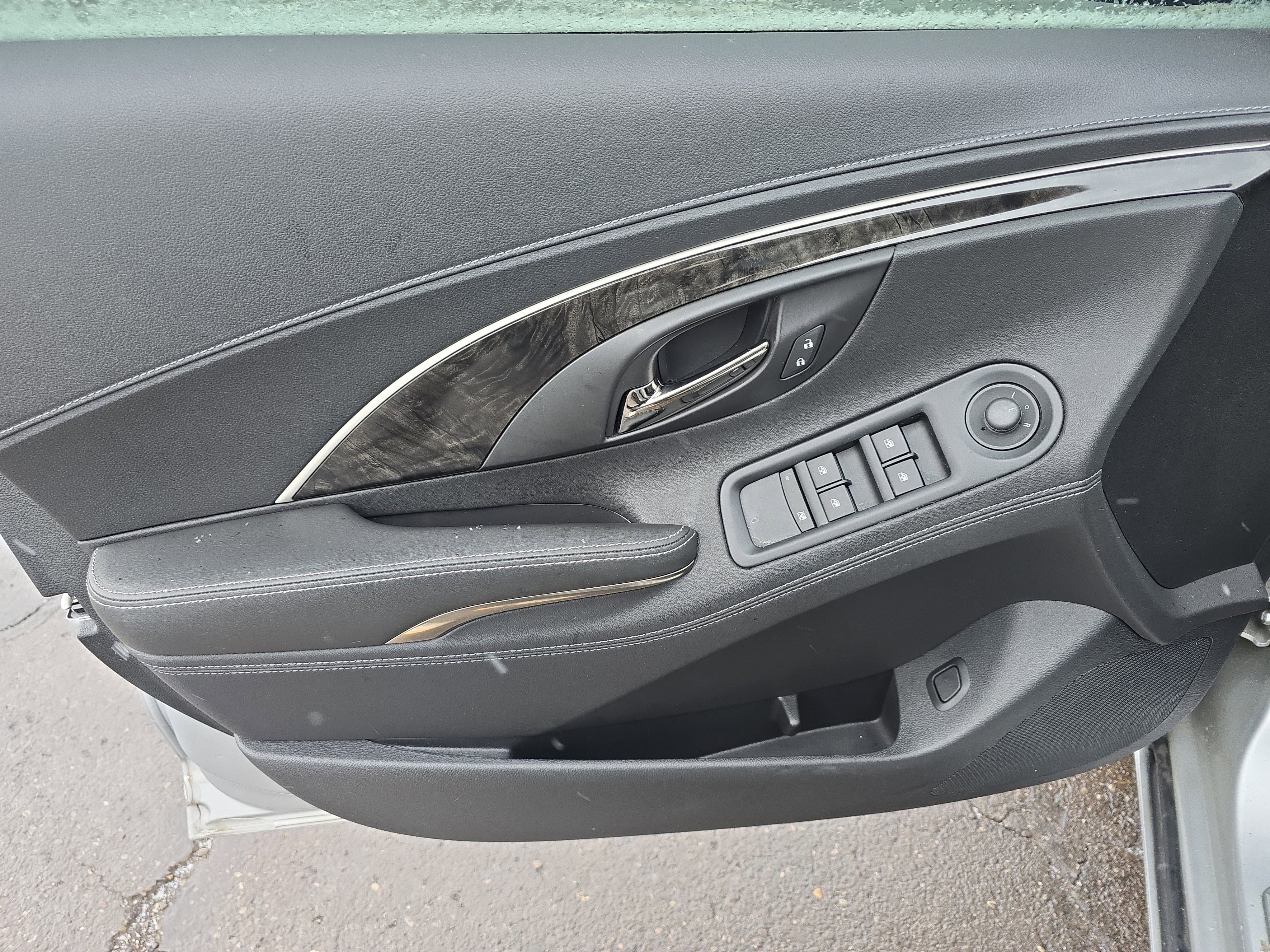 Used 2016 Buick LaCrosse image 16