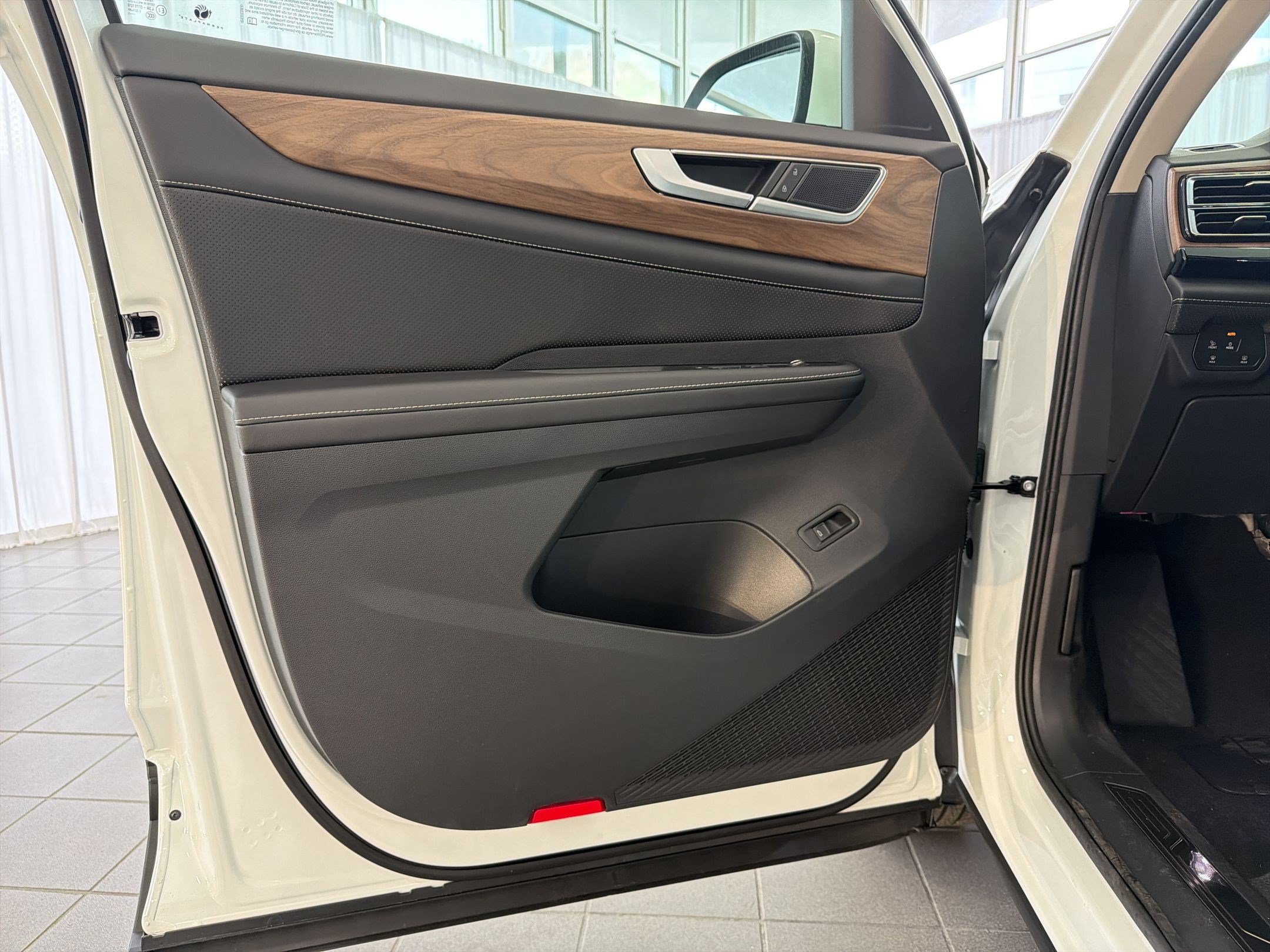 New 2026 Volkswagen Atlas SE FWD image 20