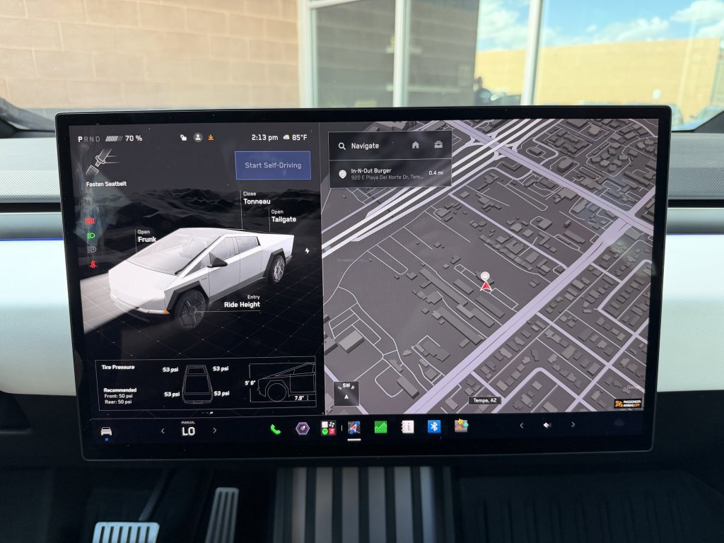 Used 2024 Tesla Cybertruck AWD Crew Cab image 29