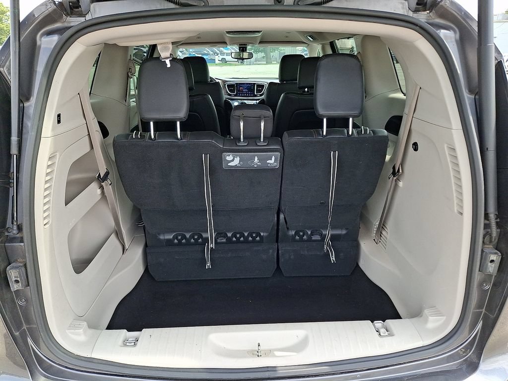 Used 2018 Chrysler Pacifica Touring-L FWD image 31