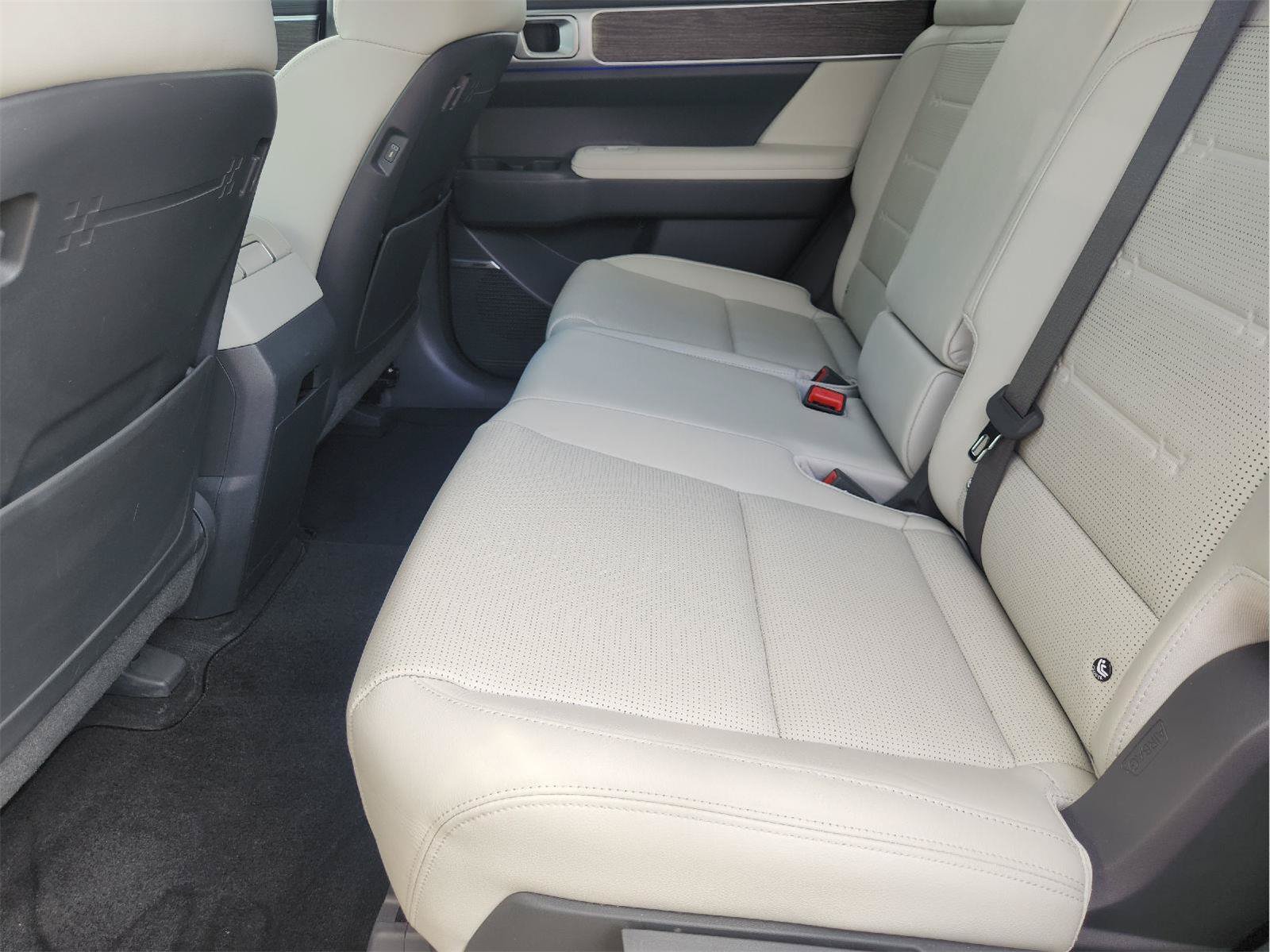 Used 2024 Hyundai Santa Fe Limited FWD image 31
