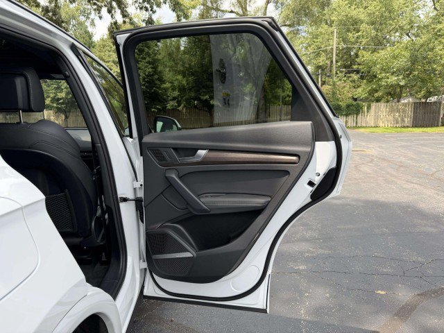 Certified 2025 Audi Q5 e Premium Plus w/ Premium Plus Package AWD/4WD image 25