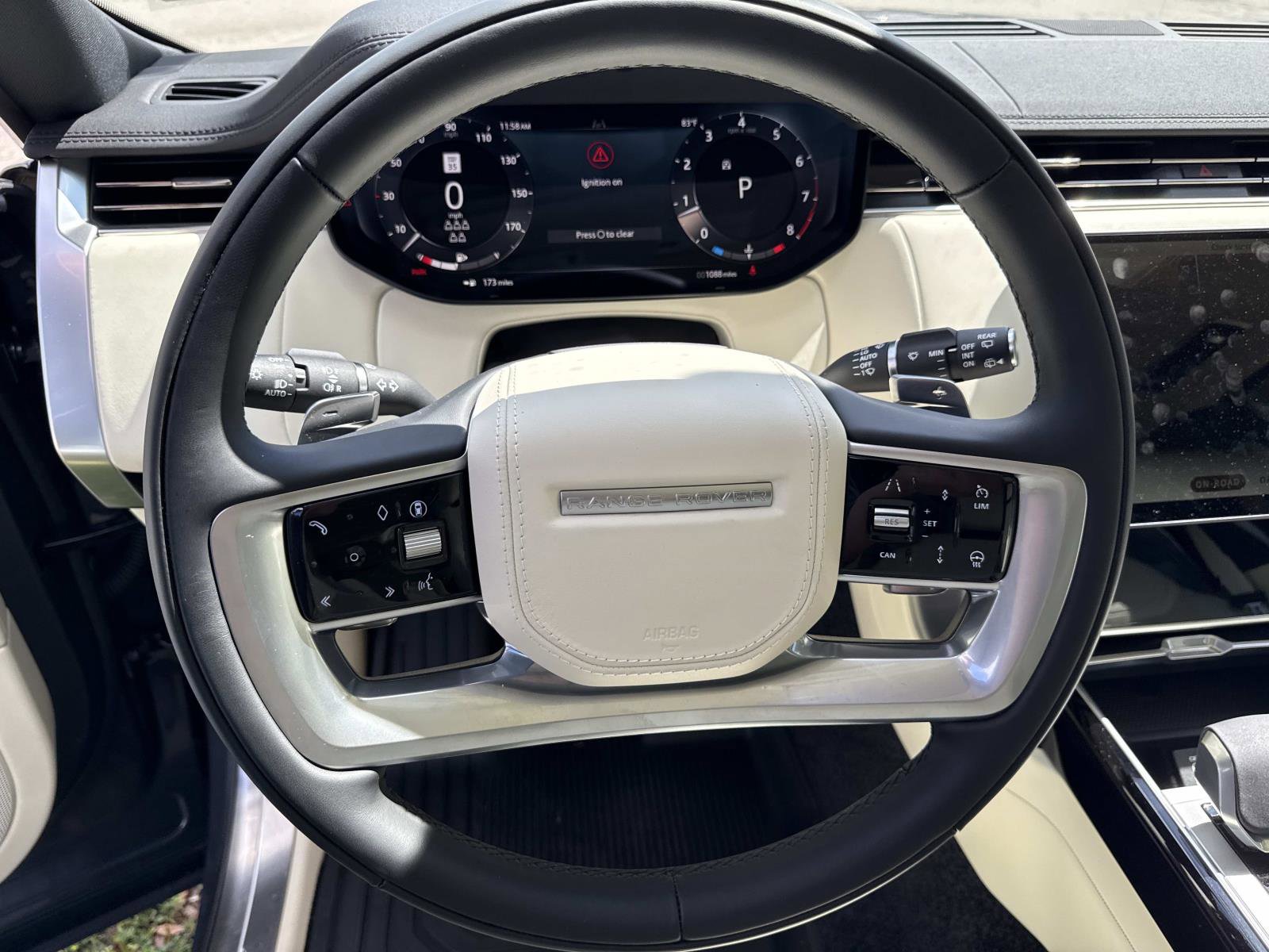 Used 2026 Land Rover Range Rover Long Wheelbase SE image 27