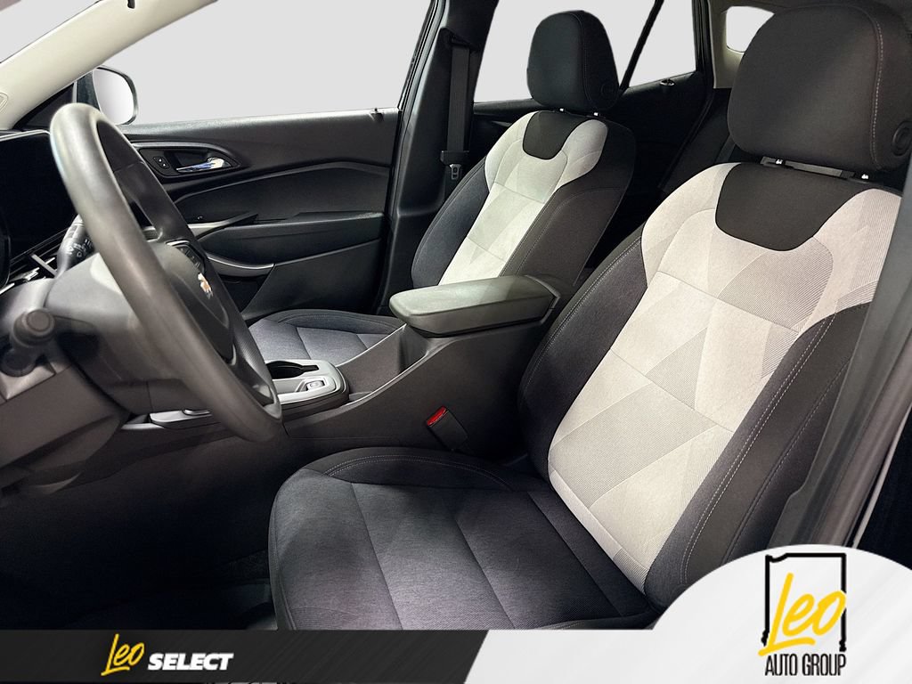 Used 2024 Chevrolet Trax LS w/ LS Convenience Package FWD image 23