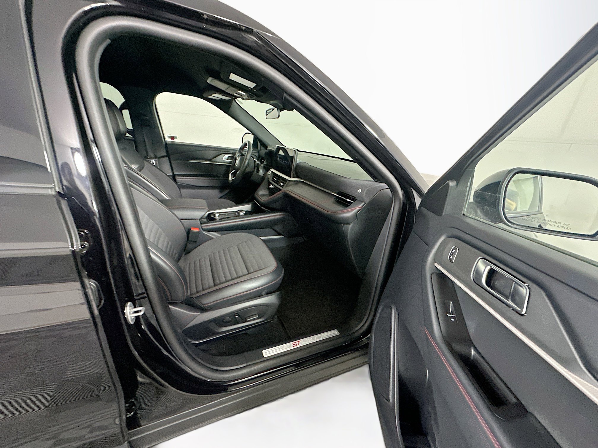 Used 2025 Ford Explorer ST-Line image 33