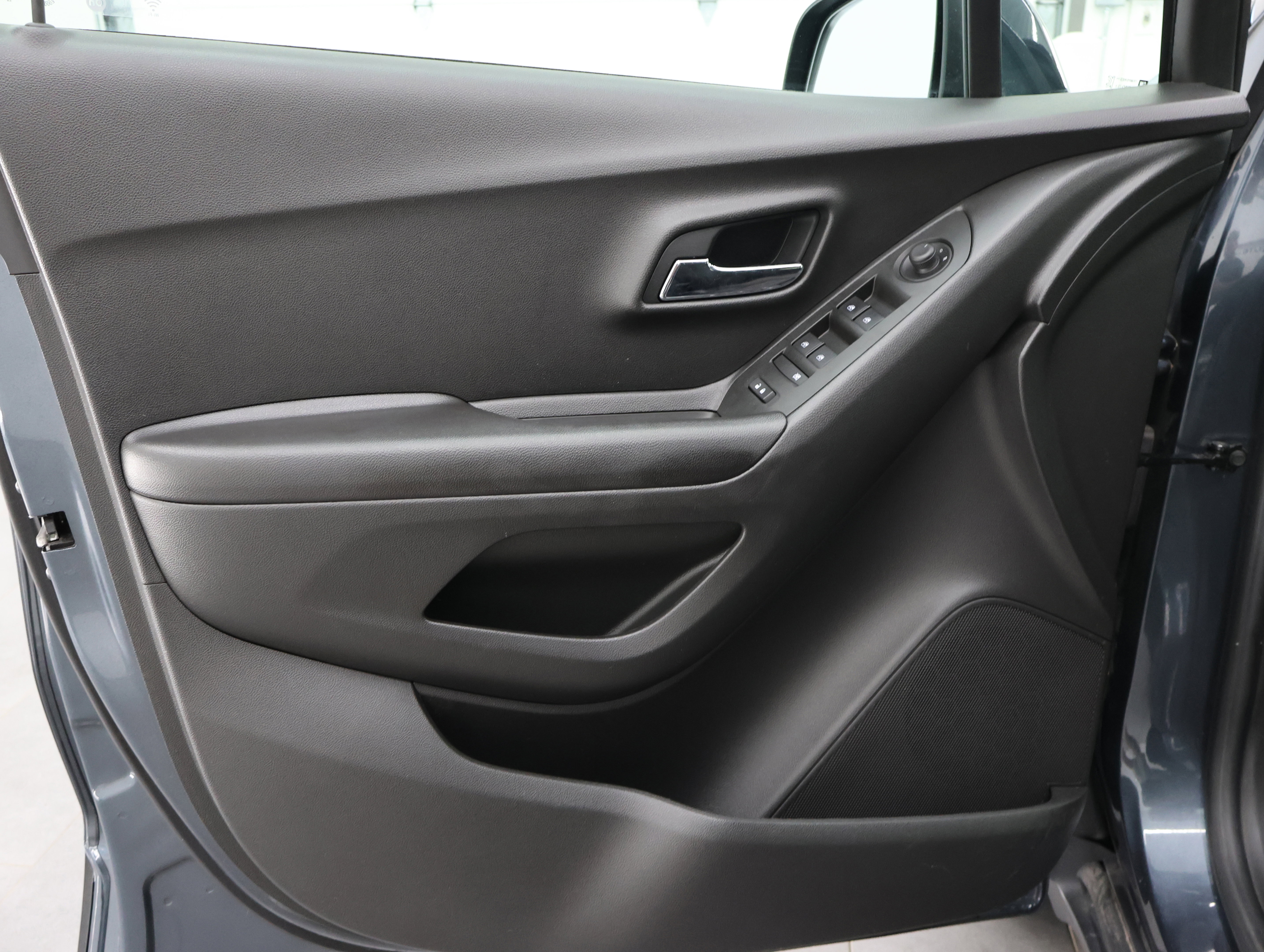 Used 2021 Chevrolet Trax LS w/ Tint and Cruise Package FWD image 35