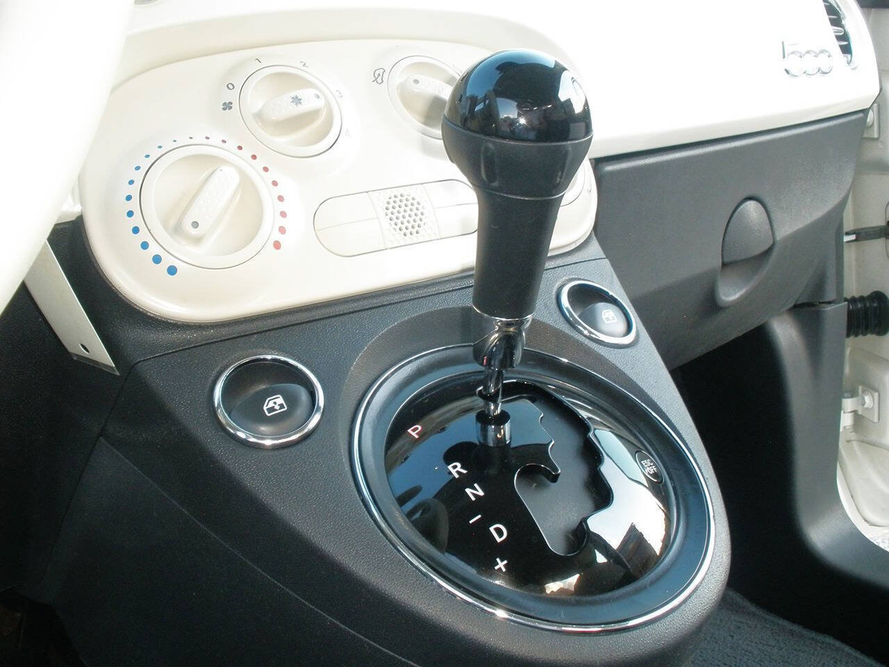 Used 2015 FIAT 500 Pop FWD image 32