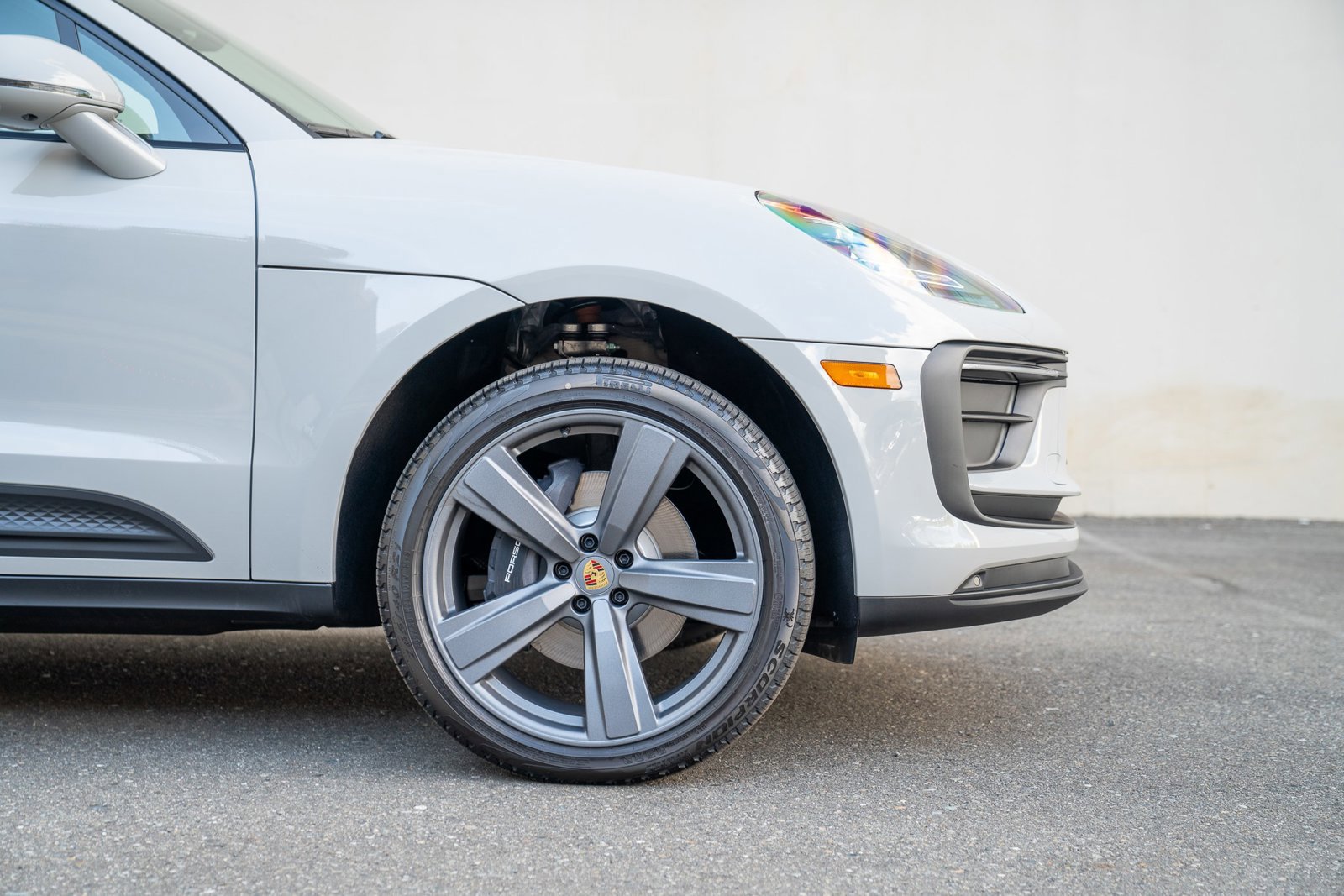 Certified 2025 Porsche Macan image 9