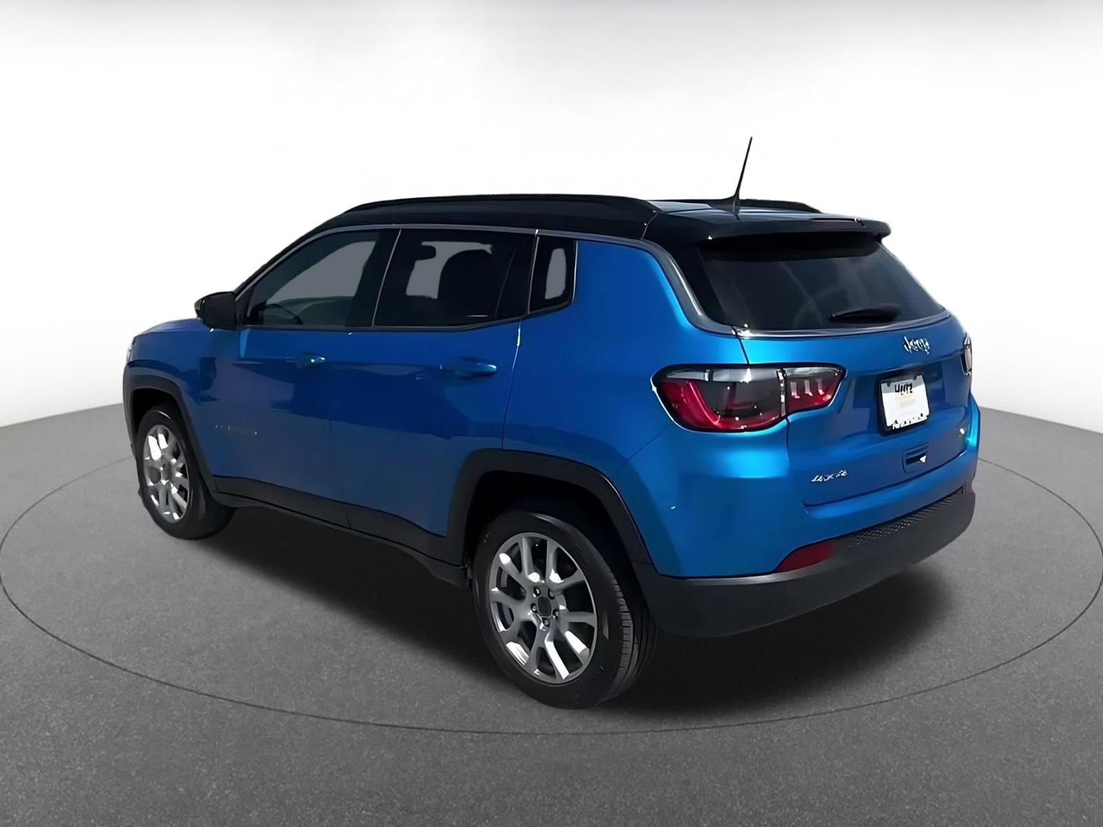 Used 2025 Jeep Compass Limited AWD/4WD image 10