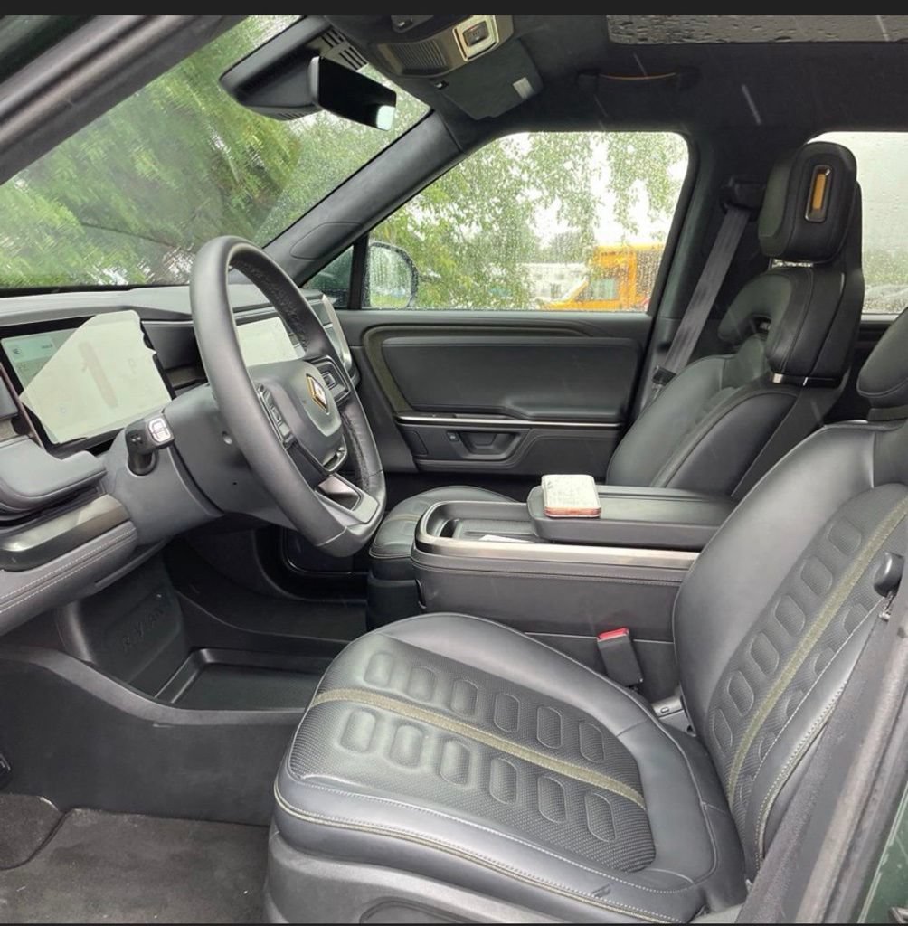 Used 2025 Rivian R1S Adventure Dual AWD/4WD image 13