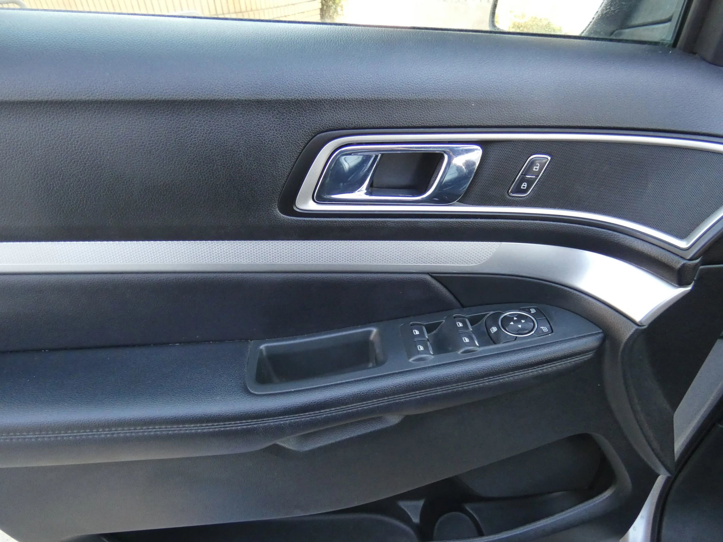 Used 2017 Ford Explorer XLT w/ Equipment Group 202A image 52