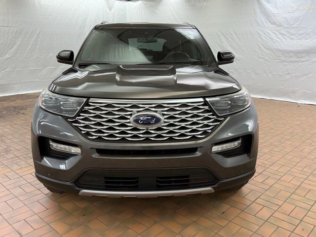 Certified 2020 Ford Explorer Platinum w/ Premium Technology Package AWD/4WD image 2