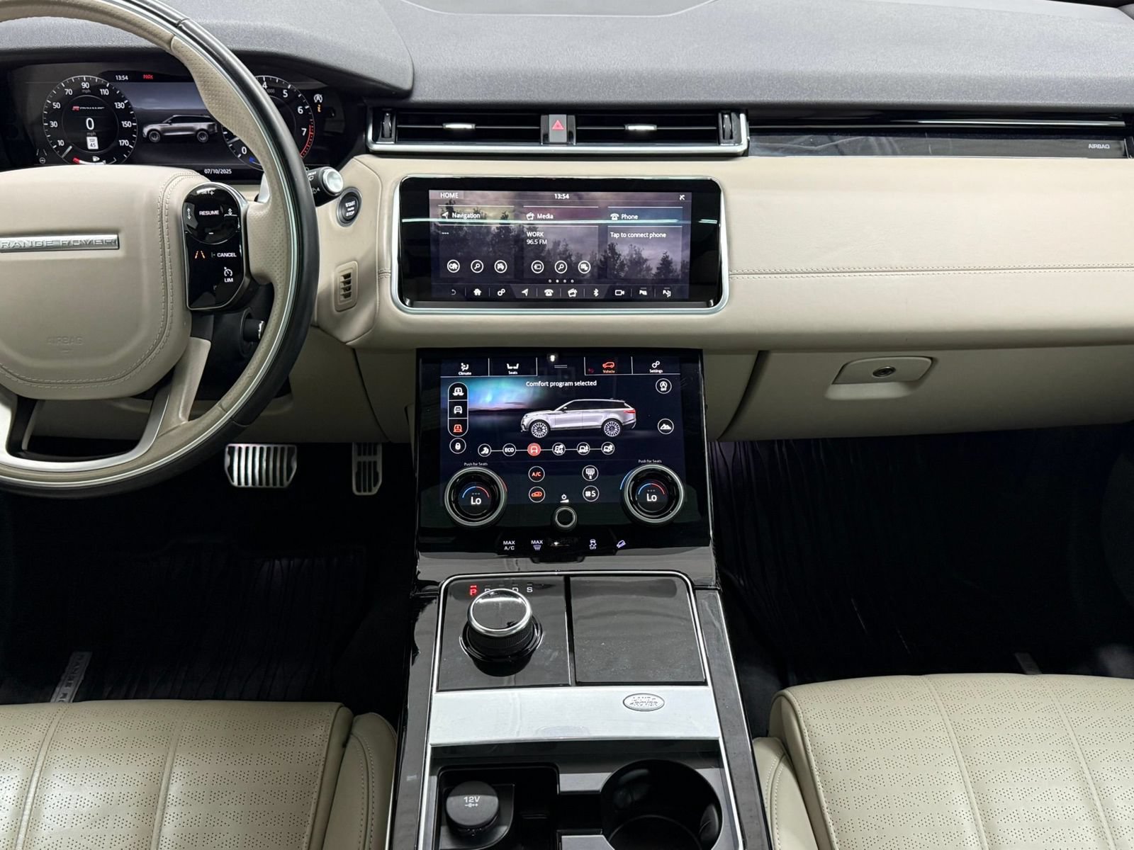 Used 2019 Land Rover Range Rover Velar R-Dynamic HSE AWD/4WD image 2