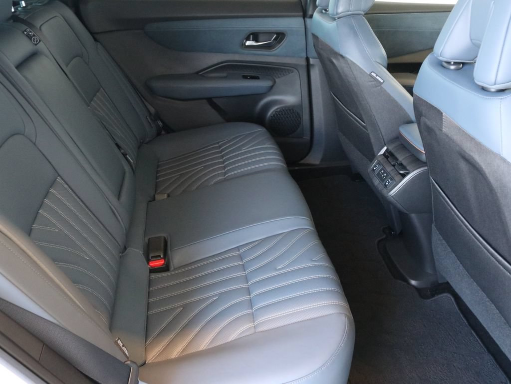 Used 2024 Nissan Ariya AWD image 43