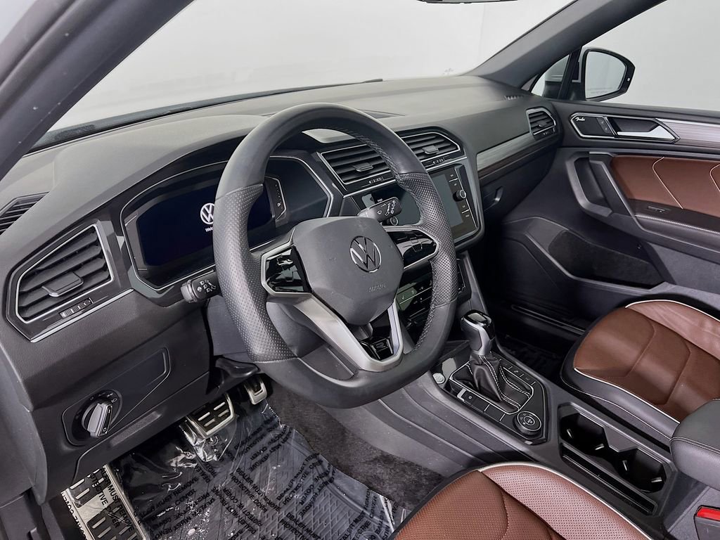Used 2024 Volkswagen Tiguan SEL R-Line image 8