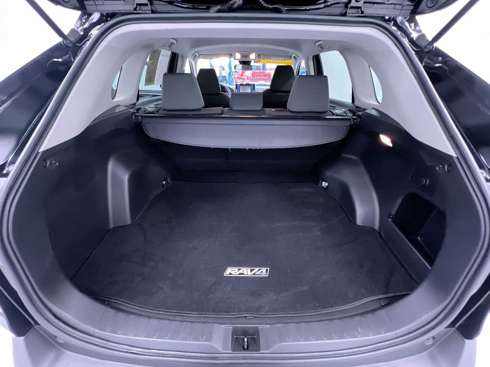 Used 2021 Toyota RAV4 XLE AWD/4WD image 42