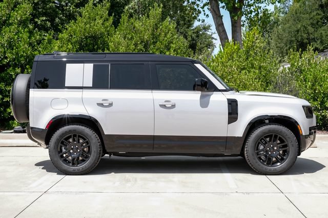 New 2026 Land Rover Defender 110 X-Dynamic SE AWD/4WD image 9
