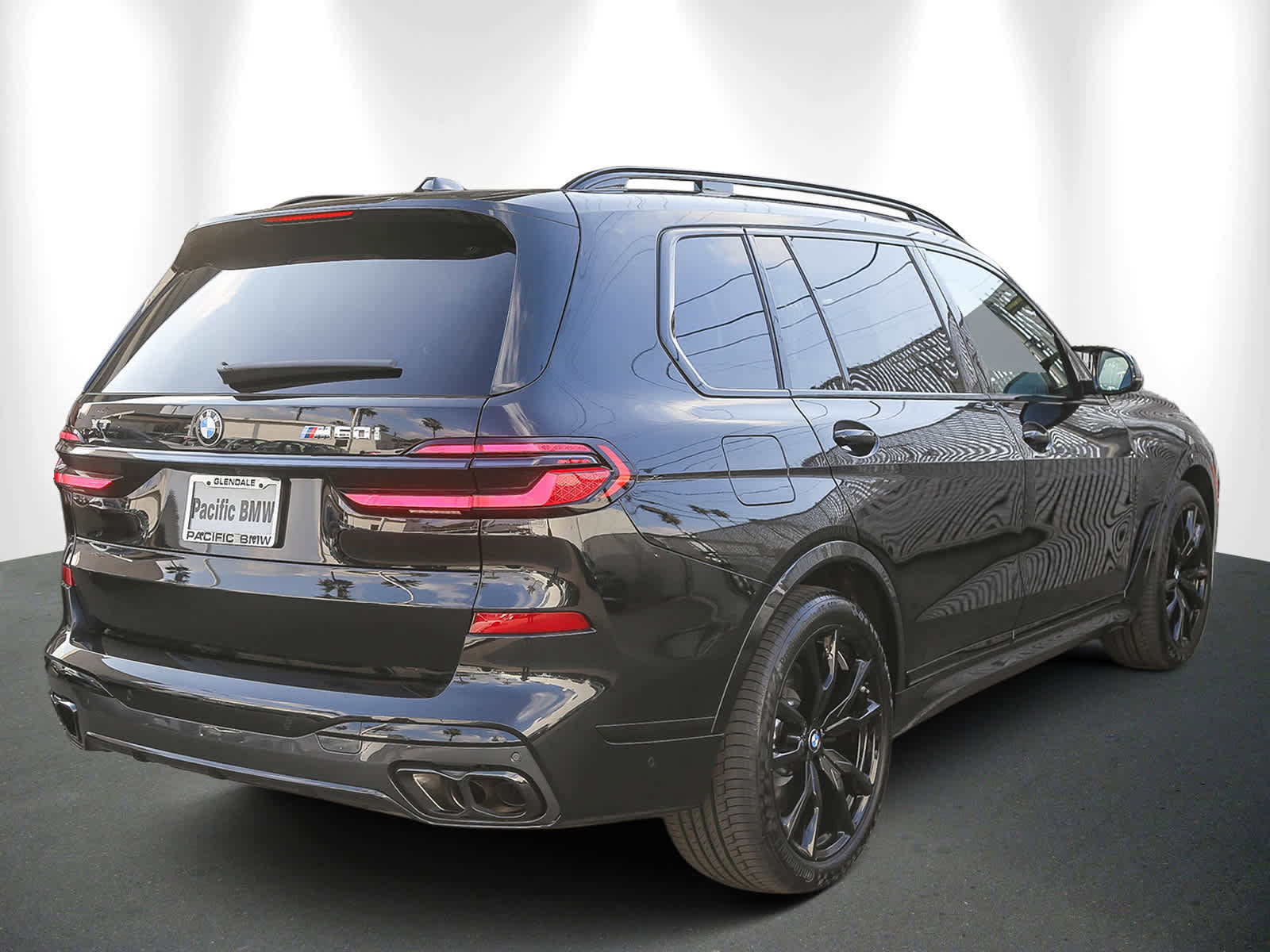 Used 2026 BMW X7 M60i w/ Climate Comfort Package image 6