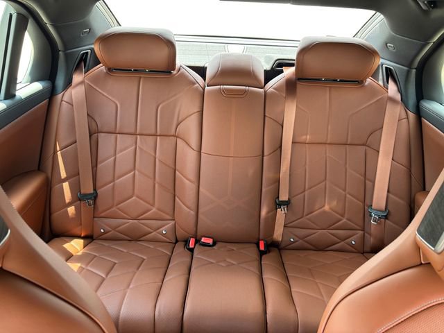 Used 2025 BMW i7 xDrive60 w/ Premium Package image 25