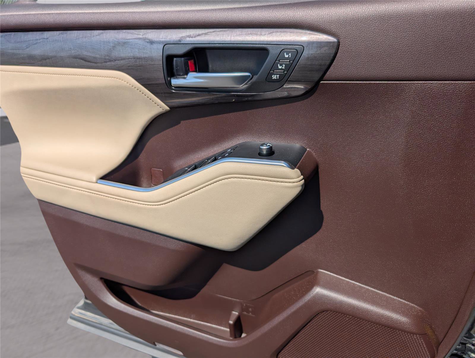 Used 2021 Toyota Highlander Limited image 15