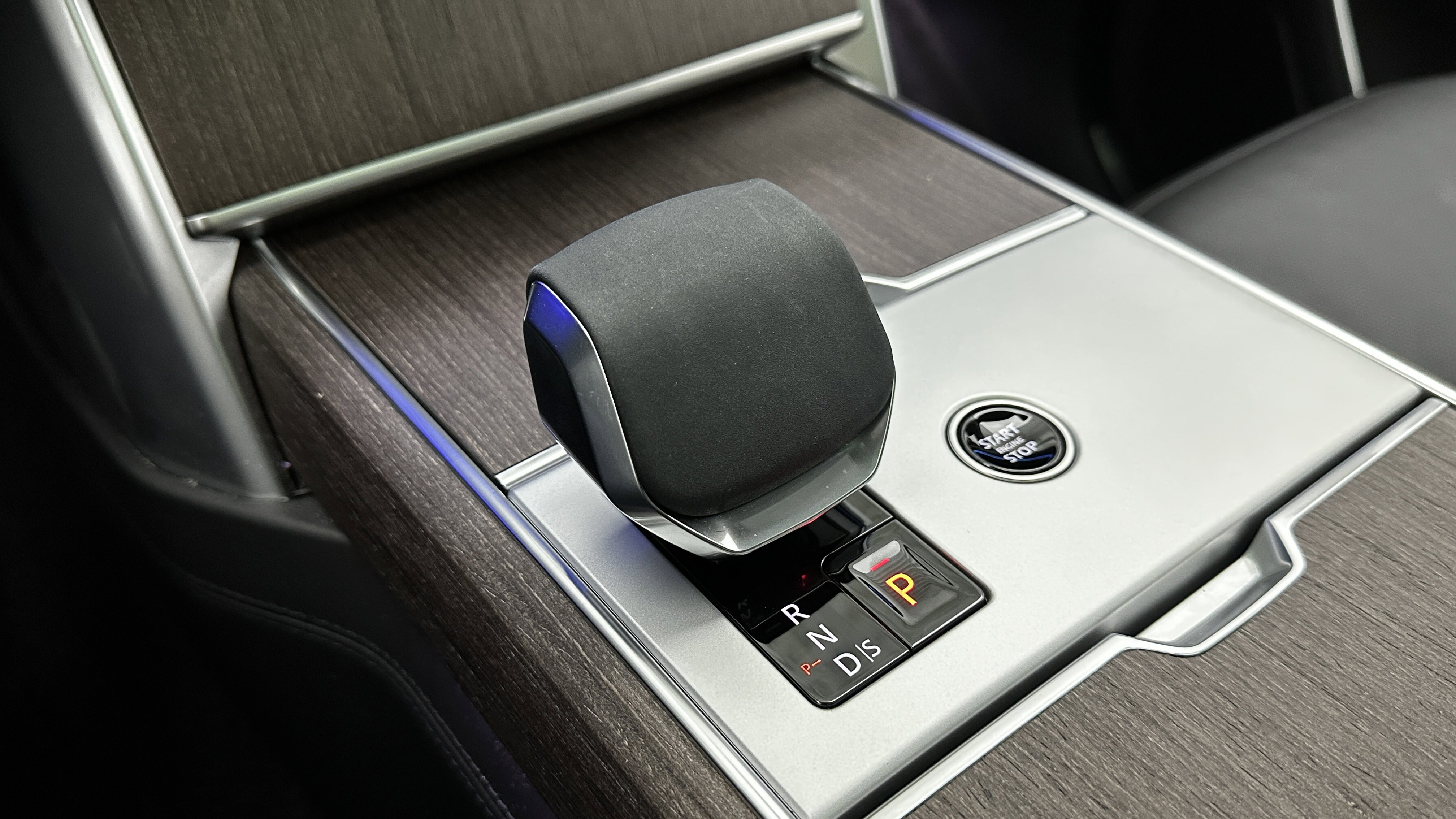 Used 2025 Land Rover Range Rover Long Wheelbase SE image 21