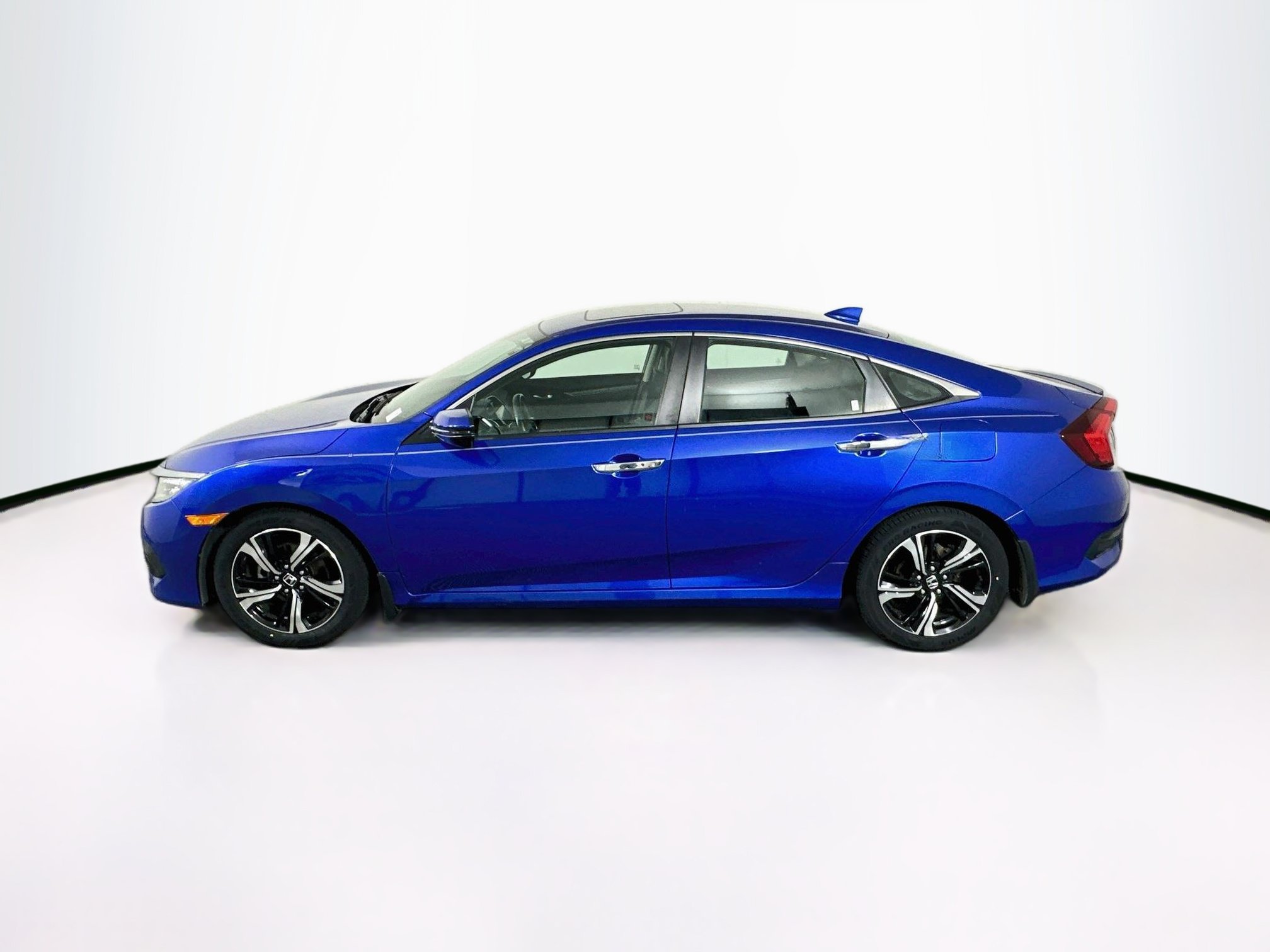 Used 2017 Honda Civic Touring image 4