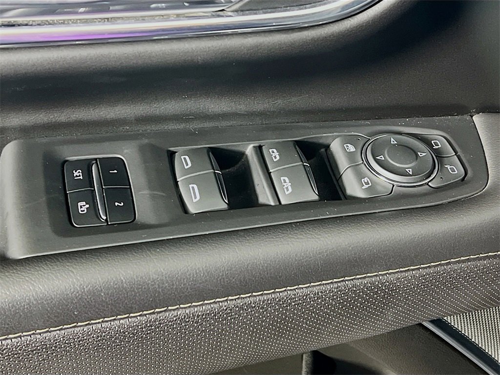 Used 2023 Chevrolet Suburban Premier image 17