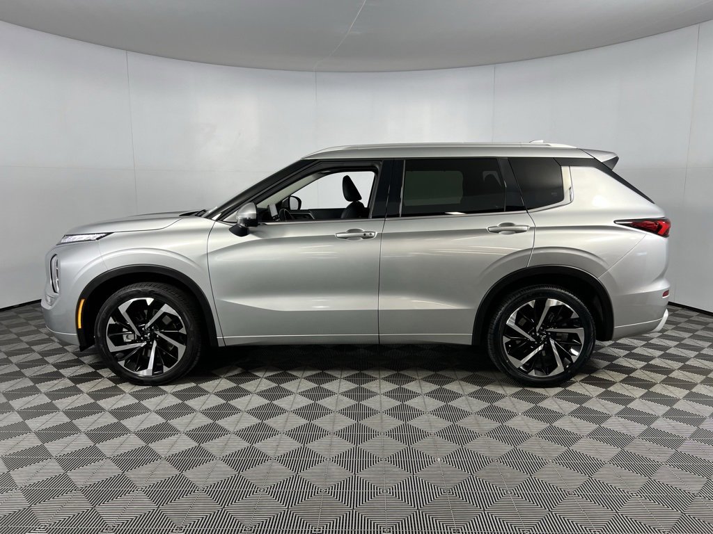 Used 2024 Mitsubishi Outlander SEL image 9