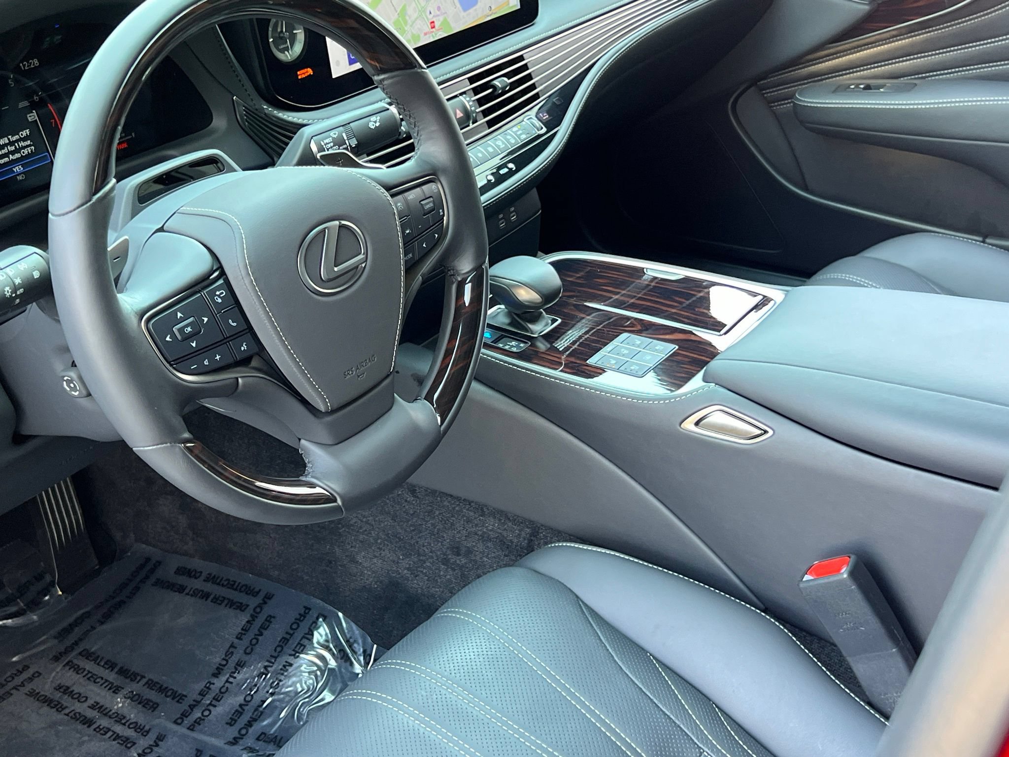 Used 2024 Lexus LS 500 AWD w/ Luxury Package image 2