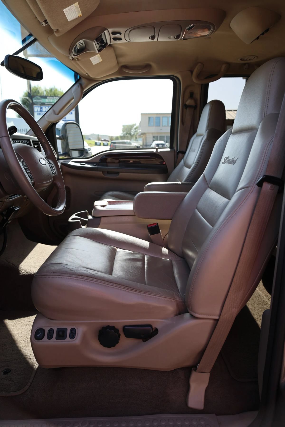 Used 2004 Ford Excursion Limited AWD/4WD image 27